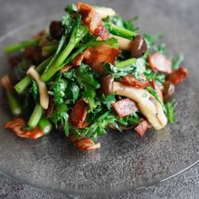 簡単5分で完成『カリカリベーコンのごちそう春菊 』