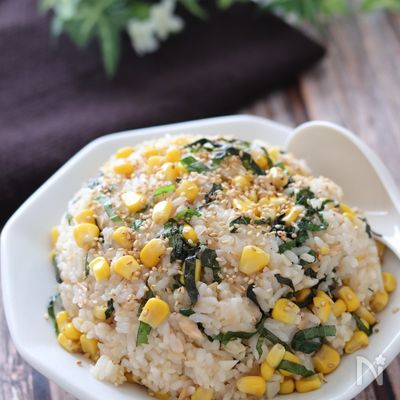 大葉たっぷり!子供も喜ぶ♡コーンツナ味噌ガーリック炒飯