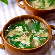 簡単おいしい♡『ニラ玉スープ』ほのかに香るにんにく風味♩