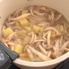 ほっこりコク旨♩しめじとじゃがいものコンソメ味噌スープの工程2