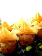 こどもの日に兜をかぶった肉団子