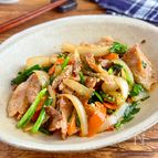 さっと作れる【豚こまと野菜の味噌しょうが炒め】