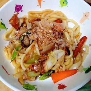 ミルメイの作ってみた!投稿(白だしで作る♪長ねぎが美味しい焼きうどん)