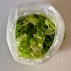 ちぎって和えるだけ◎《春キャベツとわかめの白和え》の工程1