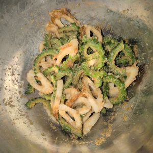 KUMIKOの作ってみた!投稿(夏のあと一品に♪【ゴーヤとちくわのごま和え】)