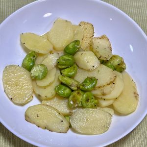 キャピタンの作ってみた!投稿(新じゃがときぬさやのシャキシャキ炒め)
