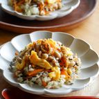 【温かいご飯に混ぜるだけ】甘辛お揚げとお豆の混ぜ寿司風