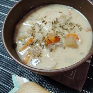 M＊Pの作ってみた!投稿(ほっこり簡単♩【冷蔵庫の余り物で根菜ミルクスープ】)