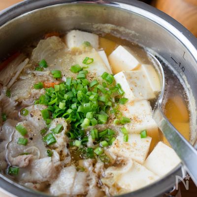 具だくさん!『白菜と豚肉と豆腐のピリ辛中華風スープ』