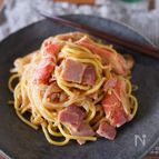 子供ウケ抜群♪カニカマとベーコンのバタぽん焼きそば