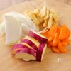 【さつまいもと油揚げのお味噌汁】やさしい甘味が味噌と合う！の工程1