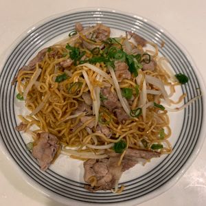 ぐ〜たら子の作ってみた!投稿(【豚もやしのガーリック塩やきそば】いつもの調味料で激うま！)