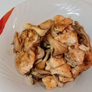 RIOの作ってみた!投稿(『鶏むね肉と舞茸のオイスターバター炒め』旨みたっぷり！)
