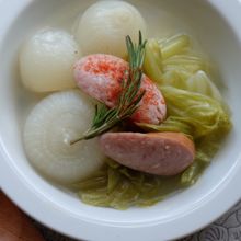 素材を生かす
小玉ねぎと春キャベツのスープ煮