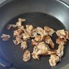 そら豆とカリカリ豚バラの豆板醤焼き　の工程2
