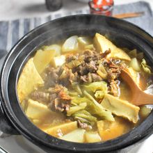 牛コマと厚揚げのキャベツカレー鍋