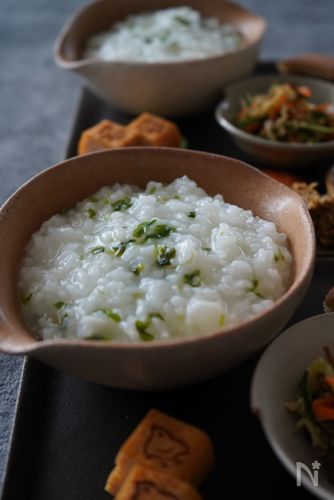 簡単で優しい味わい♪「基本の七草粥＆献立」10選｜炊飯器で作るレシピや、炊いたご飯から作るレシピも！