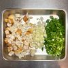 冷蔵庫の定番食材で!ちくわとにらのチヂミの工程1