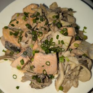 KUMIKOの作ってみた!投稿(こってりご飯がススム♪鮭と舞茸の味噌マヨ焼き)