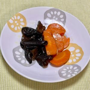 キャピタンの作ってみた!投稿(生きくらげと人参のバター醤油炒め。)