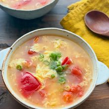【ふわふわ卵とトマトの中華スープ】食材2つで本格的な味わい！
