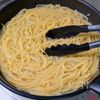 しらすと卵黄の柚子胡椒ワンパンパスタ│白だしの旨味凝縮！の工程3