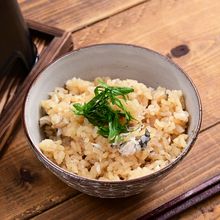 郷土料理アレンジ「鮎めし風釜飯」