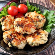 ソース要らず♪大葉塩昆布のチーズ入り味噌つくね