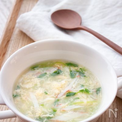 調理時間5分!ふんわり卵が美味しい♪豆苗とかにかまの卵スープ