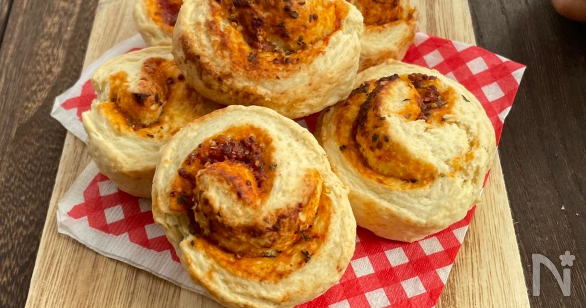 オーブンまで8分！ケチャマスタードのうずまきパン【発酵なし