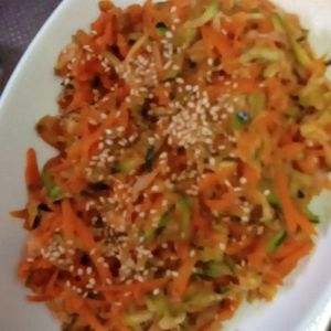 鶏皮坊主の作ってみた!投稿(【人参とズッキーニのしりしり】10分で簡単！作り置きにもOK)