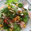 サラダチキンと春菊のエスニックサラダ