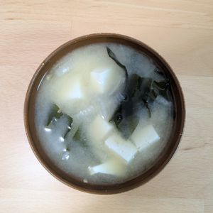 ゆいの作ってみた!投稿(【豆腐と玉ねぎとわかめのお味噌汁】)