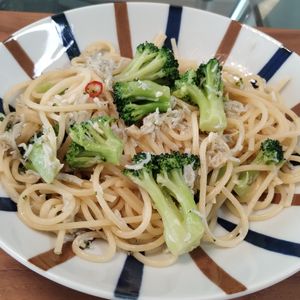 ゆの作ってみた!投稿(ブロッコリーとしらすの《白だし♡和風ペペロンチーノ》)