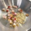 濃厚ぺぺたま】ワンパンで作る!とろたまガーリックパスタの工程1