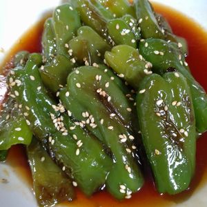 ゆみの作ってみた!投稿(ご飯にもビールにも合う！止まらない！ピーマンのピリ辛甘酢炒め)