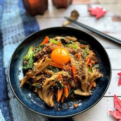 ごま油香る舞茸と野菜たっぷりビビンバ風炒め