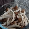 3歳7歳も病みつき！【しめじと新玉ねぎのカルボナーライス】の下準備