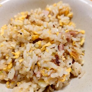 しゅうまいの作ってみた!投稿(香ばし魚肉ソーセージのガーリックペッパーチャーハン)