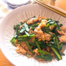 5分で激旨‼️ご飯が進みすぎるー♡にら豚炒め