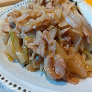 mmm10の作ってみた!投稿(マヨ de コクうま♪『豚こまのマヨ生姜焼き丼』)