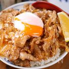 【行列のできるどんぶり専門店】簡単なのに絶品！暑さに負けないスタミナ丼｜愛と癒しを届けるキッチン🍀の「街角の味」をおうちで。 Vol.3