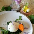 ハーブ香る春野菜のポーチドエッグ