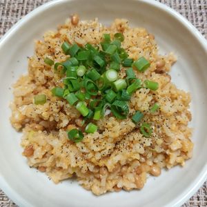 よっこの作ってみた!投稿(【パラパラ納豆チャーハン】本当においしい！ビールにも◎)