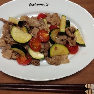 ゆの作ってみた!投稿(【豚バラズッキーニの旨塩にんにく炒め】カリじゅわ♪夏味おかず)