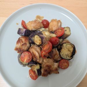 ゆいの作ってみた!投稿(【茄子と鶏肉のさっぱりトマト胡麻だれ】たっぷり夏野菜♬︎)