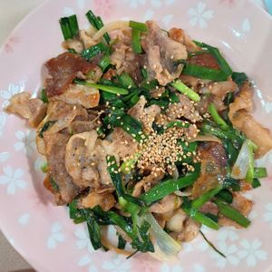 milkの作ってみた!投稿(ワンパン10分！【豚こま肉とにらの旨ダレ炒め】ご飯すすむ♩)