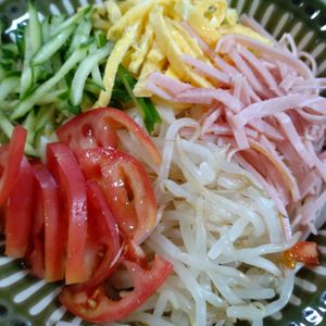 ゆみの作ってみた!投稿(【焼きそば麺で作れる！】タレも手づくりピリ辛冷麺)