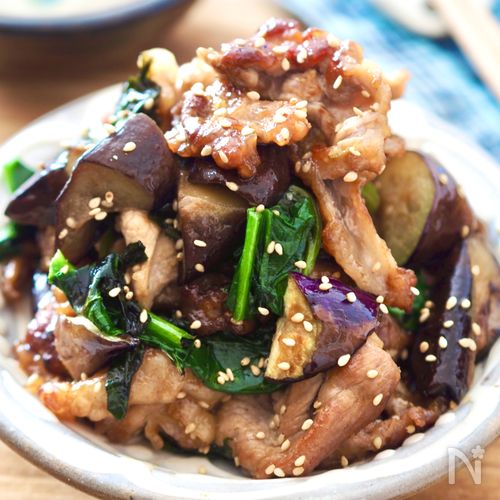 ご飯がもりもり進む!【茄子とほうれん草の豚こま甘酢炒め】