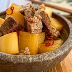 ごま油が決め手《大根と牛すじのピリ辛煮》